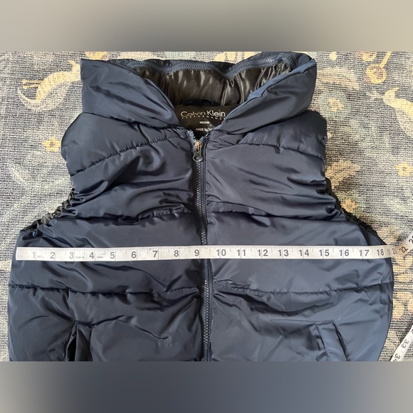 Calvin Klein performance navy blue puffy vest - Picture 2 of 9